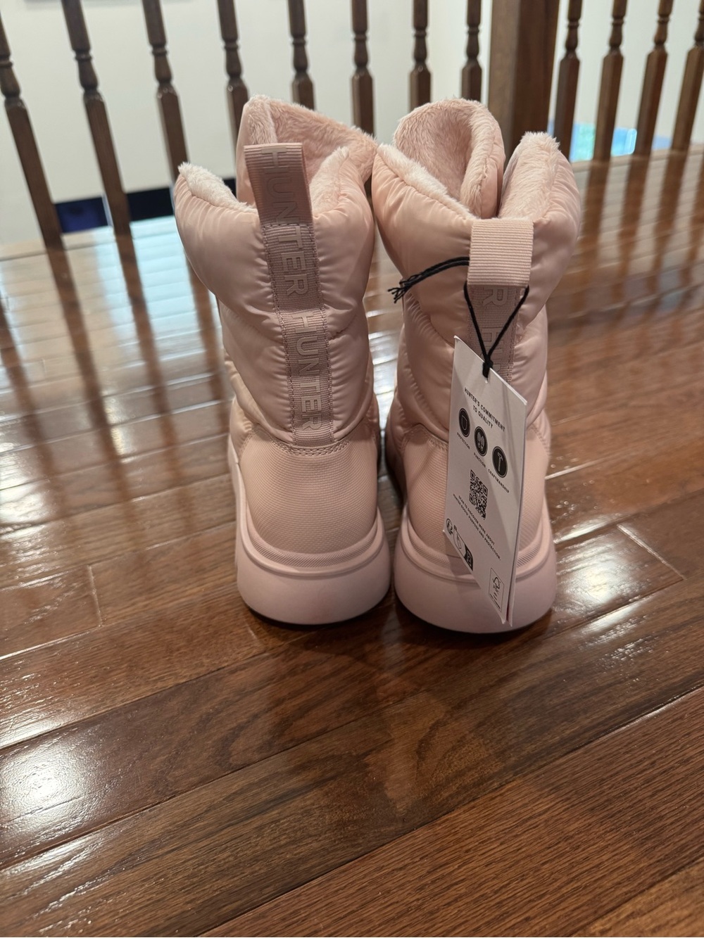 NWT Hunter Womens Moon Lug Sole Insulated Waterproof Booties in light natural - Picture 9 of 13